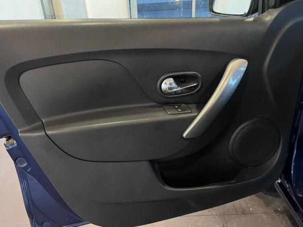 Renault Logan II с пробегом 2015 года, цена 470 000 рублей, 293550 км, седан, Автокод Объявления