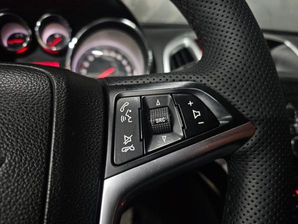 Opel Astra J Рестайлинг с пробегом 2013 года, цена 895 000 рублей, 170949 км, хэтчбек, Автокод Объявления