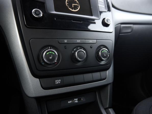 Skoda Yeti I Рестайлинг с пробегом 2015 года, цена 1 340 000 рублей, 141861 км, внедорожник, Автокод Объявления
