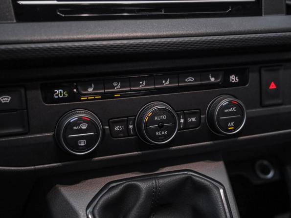 Volkswagen Caravelle T6 Рестайлинг с пробегом 2020 года, цена 3 499 000 рублей, 146000 км, минивэн, Автокод Объявления