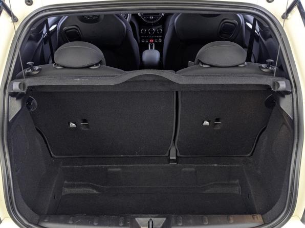 Mini Hatch III (F55/F56) Рестайлинг с пробегом 2020 года, цена 3 300 000 рублей, 84934 км, хэтчбек, Автокод Объявления