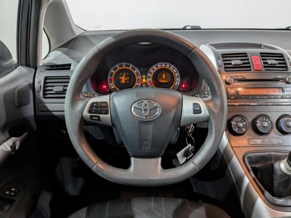 Toyota Auris I Рестайлинг с пробегом 2010 года, цена 1 200 000 рублей, 72602 км, хэтчбек, Автокод Объявления