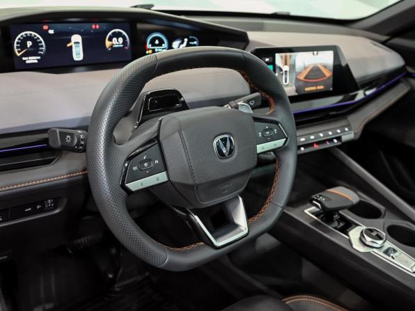 Changan UNI-V I с пробегом 2023 года, цена 2 500 000 рублей, 32270 км, лифтбек, Автокод Объявления