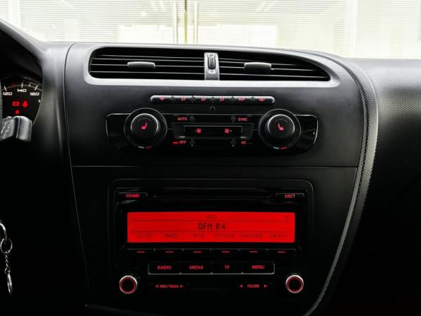 SEAT Leon II Рестайлинг с пробегом 2012 года, цена 780 000 рублей, 224897 км, хэтчбек, Автокод Объявления