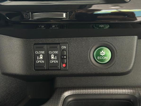 Honda Stepwgn V Рестайлинг с пробегом 2019 года, цена 2 540 000 рублей, 88965 км, минивэн, Автокод Объявления