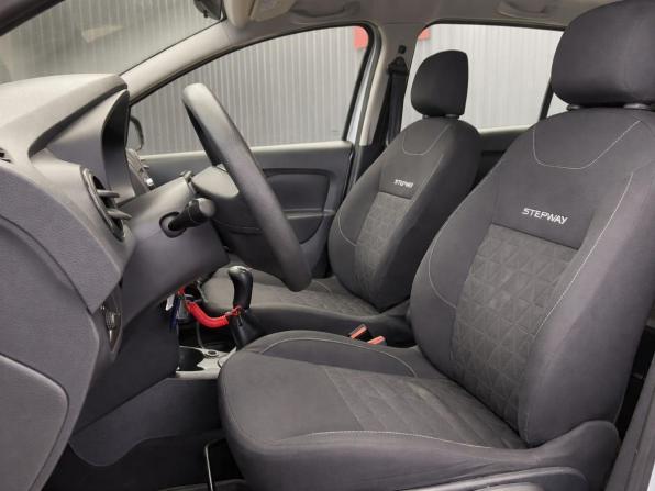 Renault Sandero II с пробегом 2015 года, цена 947 000 рублей, 46534 км, хэтчбек, Автокод Объявления