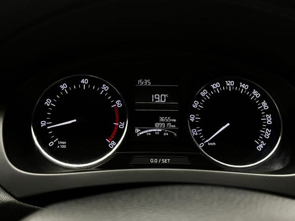 Skoda Rapid I с пробегом 2015 года, цена 819 000 рублей, 189918 км, лифтбек, Автокод Объявления