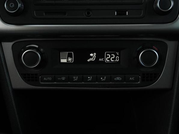 Volkswagen Polo V Рестайлинг с пробегом 2015 года, цена 1 229 000 рублей, 77236 км, седан, Автокод Объявления