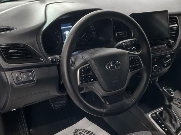Hyundai Solaris II Рестайлинг с пробегом 2021 года, цена 1 390 000 рублей, 64174 км, седан, Автокод Объявления