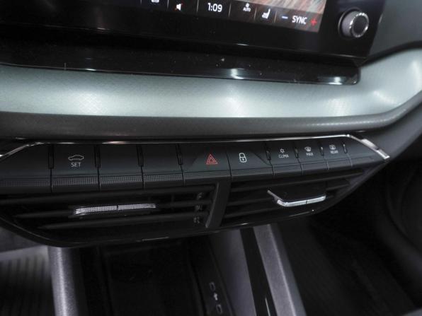 Skoda Octavia IV (A8) с пробегом 2021 года, цена 2 339 000 рублей, 92837 км, лифтбек, Автокод Объявления