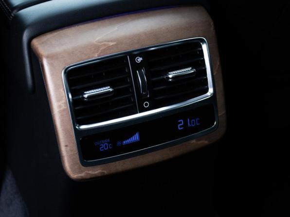 Kia K9 II (RJ) Рестайлинг с пробегом 2022 года, цена 4 250 000 рублей, 72807 км, седан, Автокод Объявления