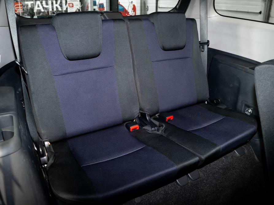 Toyota Wish II Рестайлинг Чита  - изображение 5