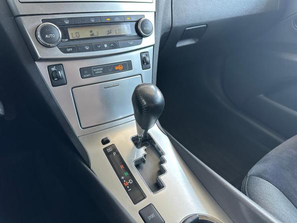Toyota Avensis III Рестайлинг с пробегом 2012 года, цена 1 250 000 рублей, 180625 км, седан, Автокод Объявления