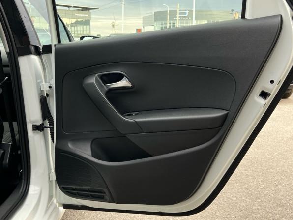 Volkswagen Polo V Рестайлинг с пробегом 2018 года, цена 1 099 000 рублей, 149178 км, седан, Автокод Объявления