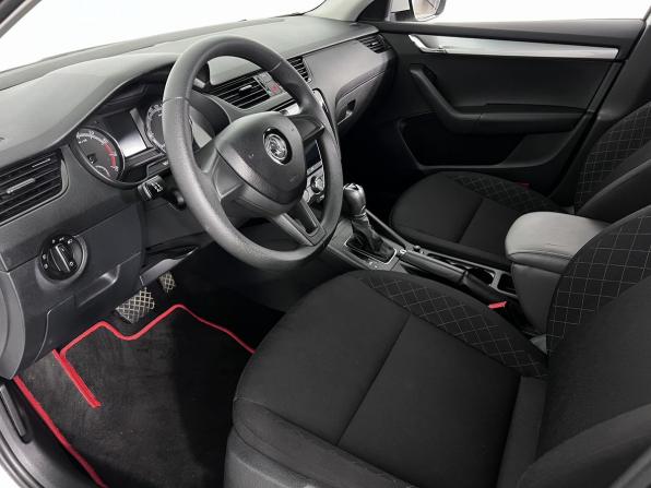 Skoda Octavia III (A7) Рестайлинг с пробегом 2018 года, цена 1 670 000 рублей, 126000 км, лифтбек, Автокод Объявления