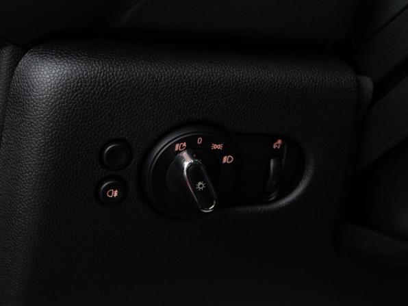 Mini Hatch III (F55/F56) Рестайлинг 2 с пробегом 2021 года, цена 3 374 810 рублей, 22714 км, хэтчбек, Автокод Объявления