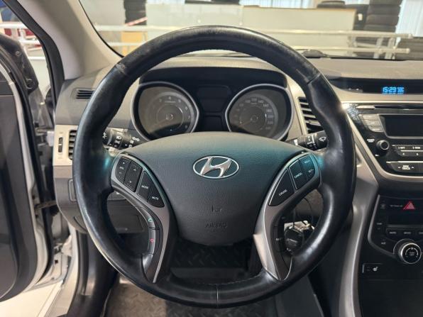 Hyundai Elantra V (MD) Рестайлинг с пробегом 2015 года, цена 1 299 000 рублей, 95666 км, седан, Автокод Объявления
