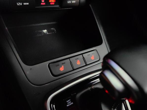 Kia Rio IV с пробегом 2018 года, цена 1 375 000 рублей, 28961 км, хэтчбек, Автокод Объявления