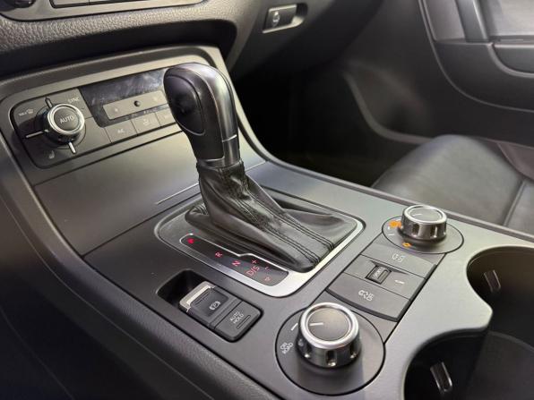 Volkswagen Touareg II с пробегом 2013 года, цена 1 900 000 рублей, 247000 км, внедорожник, Автокод Объявления