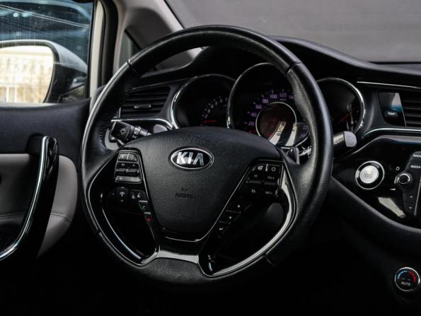 Kia Ceed II Рестайлинг с пробегом 2017 года, цена 1 299 000 рублей, 107259 км, хэтчбек, Автокод Объявления