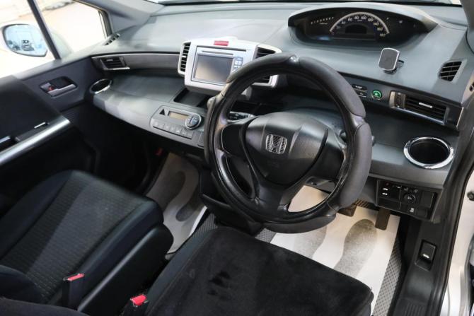 Honda Freed I Рестайлинг с пробегом 2012 года, цена 1 069 000 рублей, 218000 км, компактвэн, Автокод Объявления