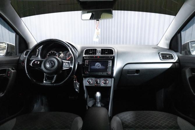 Volkswagen Polo V Рестайлинг с пробегом 2018 года, цена 1 176 000 рублей, 231378 км, седан, Автокод Объявления