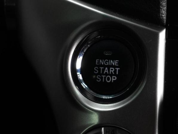 Toyota Land Cruiser 200 Series Рестайлинг 1 с пробегом 2012 года, цена 4 149 000 рублей, 217178 км, внедорожник, Автокод Объявления