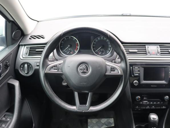 Skoda Rapid I с пробегом 2015 года, цена 960 000 рублей, 219458 км, лифтбек, Автокод Объявления