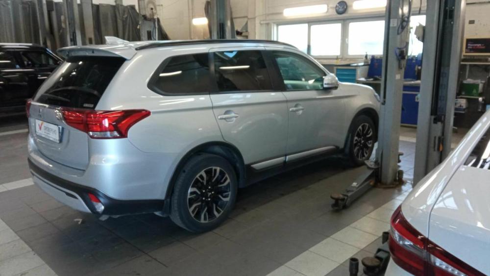 Mitsubishi Outlander III Рестайлинг 3 Санкт-Петербург  - изображение 3
