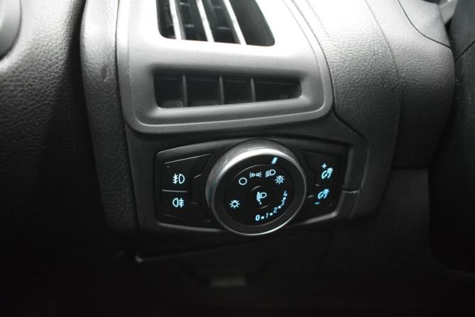 Ford Focus III Рестайлинг с пробегом 2015 года, цена 899 000 рублей, 147000 км, седан, Автокод Объявления