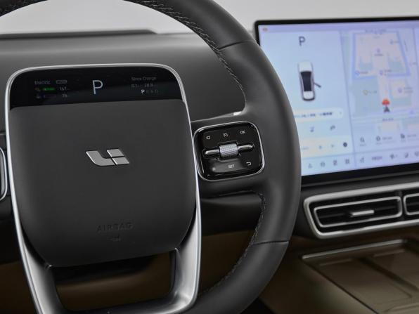 Li Auto (Lixiang) L6 с пробегом 2025 года, цена 6 679 000 рублей, 6 км, внедорожник, Автокод Объявления