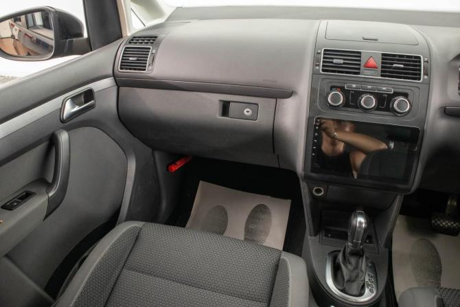 Volkswagen Touran I Рестайлинг 2 с пробегом 2013 года, цена 899 000 рублей, 13700 км, компактвэн, Автокод Объявления