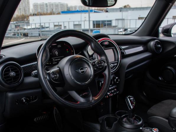 Mini Hatch III (F55/F56) Рестайлинг с пробегом 2020 года, цена 3 097 000 рублей, 87850 км, хэтчбек, Автокод Объявления