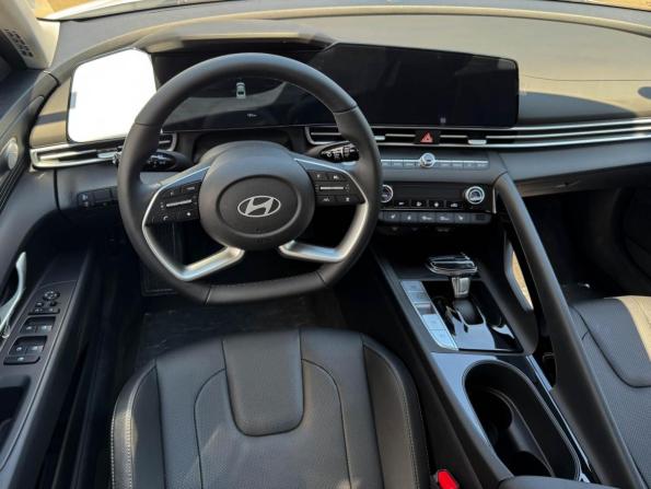 Hyundai Elantra VII (CN7) Рестайлинг с пробегом 2025 года, цена 2 930 000 рублей, 100 км, седан, Автокод Объявления