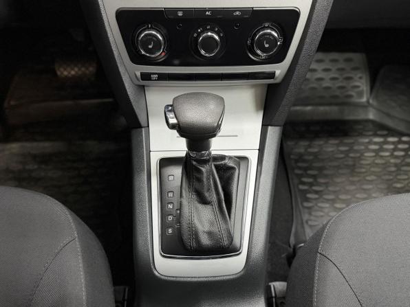 Skoda Octavia II (A5) Рестайлинг с пробегом 2011 года, цена 1 040 000 рублей, 173530 км, лифтбек, Автокод Объявления