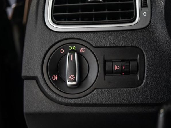Volkswagen Polo V Рестайлинг с пробегом 2016 года, цена 1 050 500 рублей, 115269 км, седан, Автокод Объявления