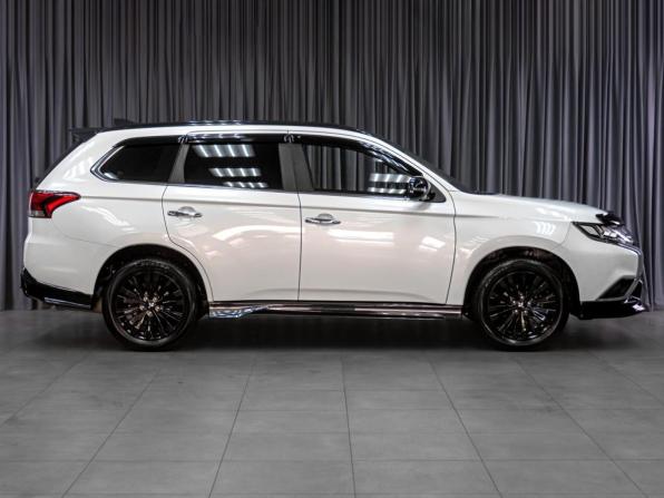 Mitsubishi Outlander III Рестайлинг 3 с пробегом 2022 года, цена 3 710 000 рублей, 6357 км, внедорожник, Автокод Объявления