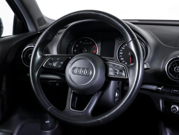 Audi A3 III (8V) Рестайлинг с пробегом 2019 года, цена 1 590 000 рублей, 169254 км, седан, Автокод Объявления