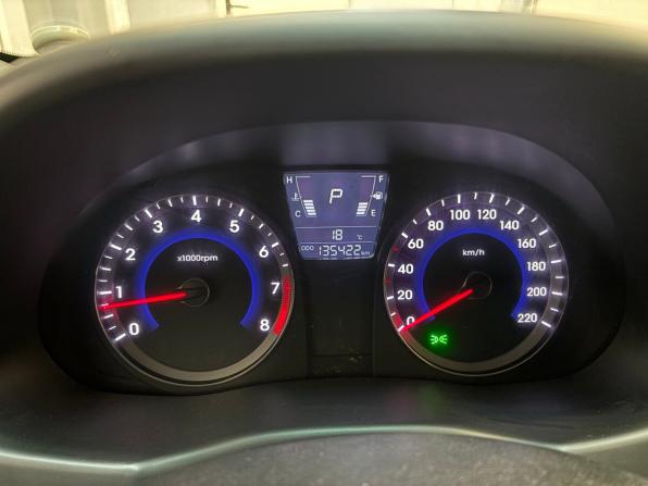 Hyundai Solaris I с пробегом 2012 года, цена 870 000 рублей, 135421 км, хэтчбек, Автокод Объявления