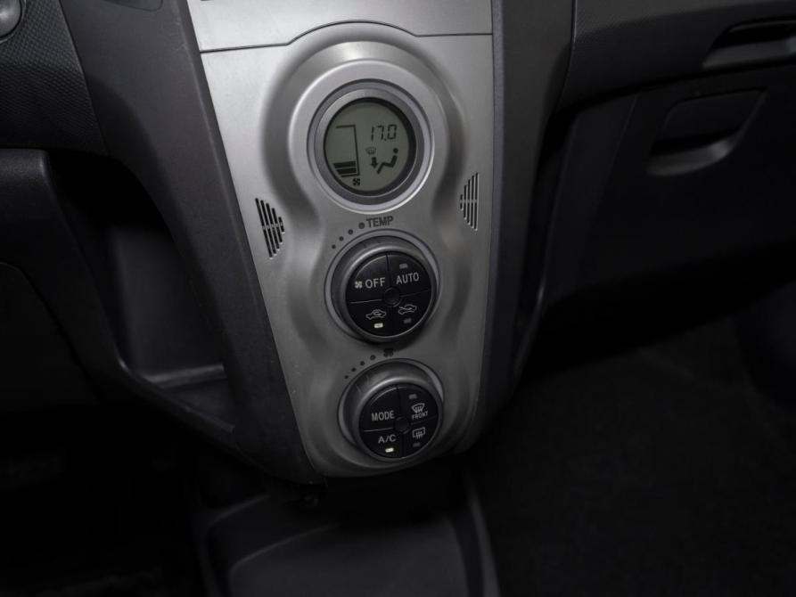 Toyota Yaris II Москва  - изображение 15