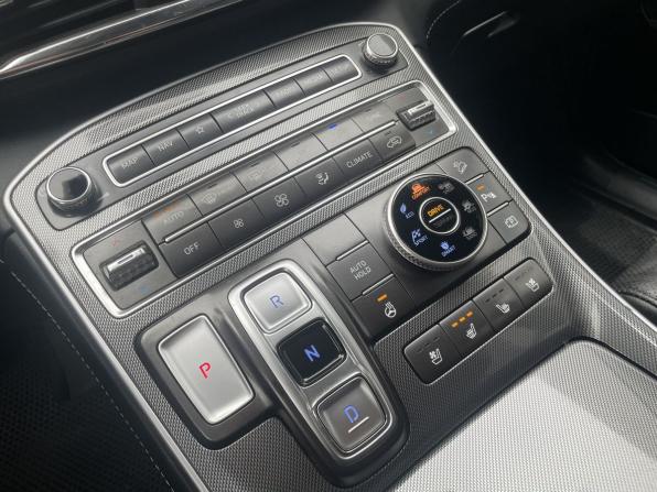 Hyundai Santa Fe IV Рестайлинг с пробегом 2021 года, цена 3 399 000 рублей, 53253 км, внедорожник, Автокод Объявления