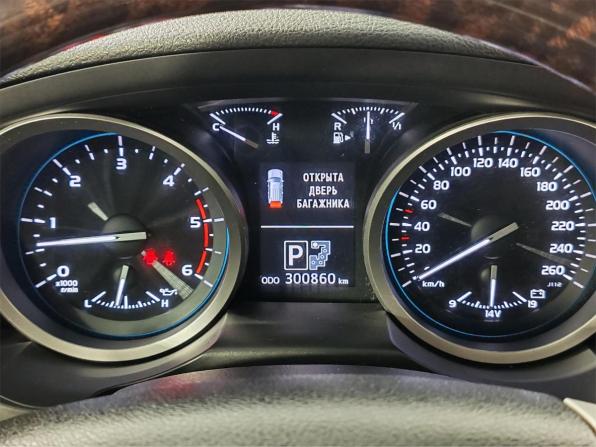 Toyota Land Cruiser 200 Series Рестайлинг 1 с пробегом 2014 года, цена 3 120 000 рублей, 300700 км, внедорожник, Автокод Объявления