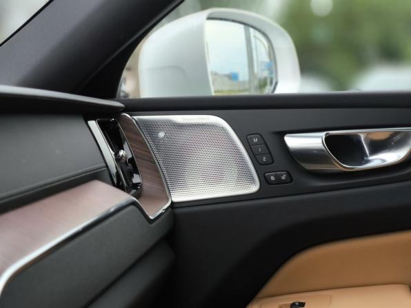 Volvo XC60 II Рестайлинг с пробегом 2024 года, цена 6 630 000 рублей, 30990 км, внедорожник, Автокод Объявления