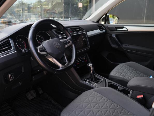 Volkswagen Tiguan II Рестайлинг с пробегом 2021 года, цена 2 690 000 рублей, 82468 км, внедорожник, Автокод Объявления