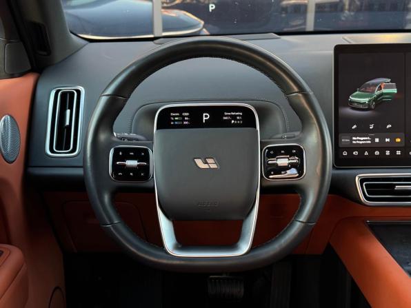 Li Auto (Lixiang) L9 I с пробегом 2023 года, цена 6 300 000 рублей, 69663 км, внедорожник, Автокод Объявления
