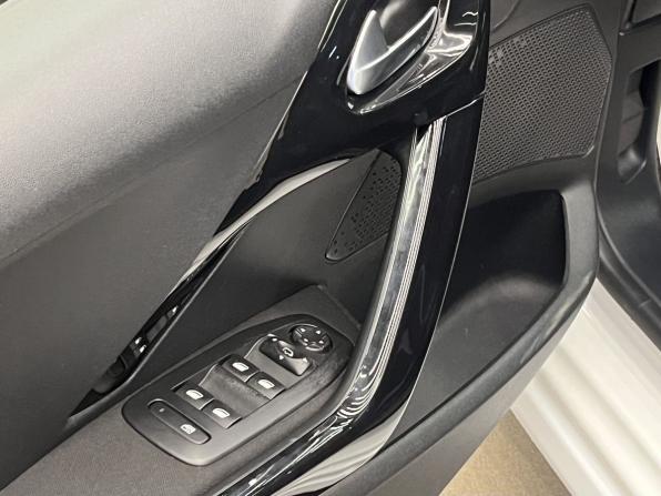 Peugeot 208 I с пробегом 2013 года, цена 570 000 рублей, 217545 км, хэтчбек, Автокод Объявления