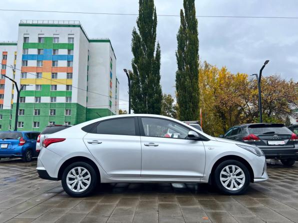 Hyundai Solaris II Рестайлинг с пробегом 2021 года, цена 1 579 700 рублей, 49768 км, седан, Автокод Объявления