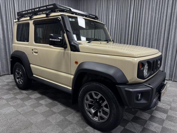 Suzuki Jimny IV с пробегом 2022 года, цена 2 550 000 рублей, 28878 км, внедорожник, Автокод Объявления