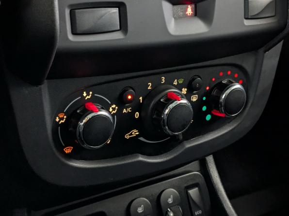 Renault Duster I Рестайлинг с пробегом 2017 года, цена 995 000 рублей, 135862 км, внедорожник, Автокод Объявления