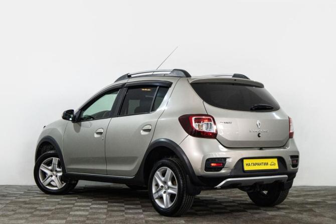 Renault Sandero II с пробегом 2015 года, цена 799 000 рублей, 182000 км, хэтчбек, Автокод Объявления